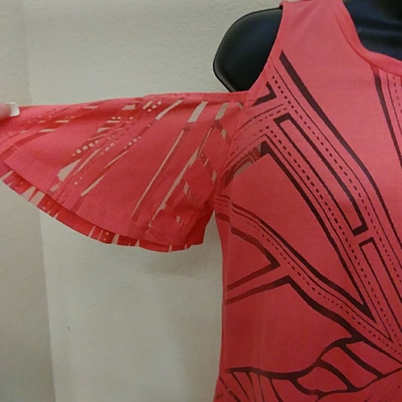 Bar 111 Cold Shouldered Cut Out Top - Picture 2 of 8